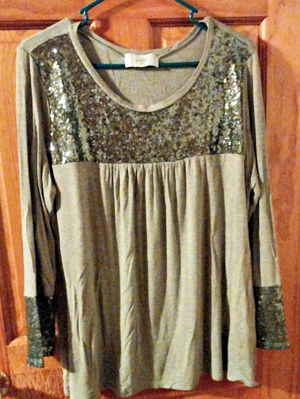 31:25 Boutique Sequin Cuff Tunic in Gray 3x
